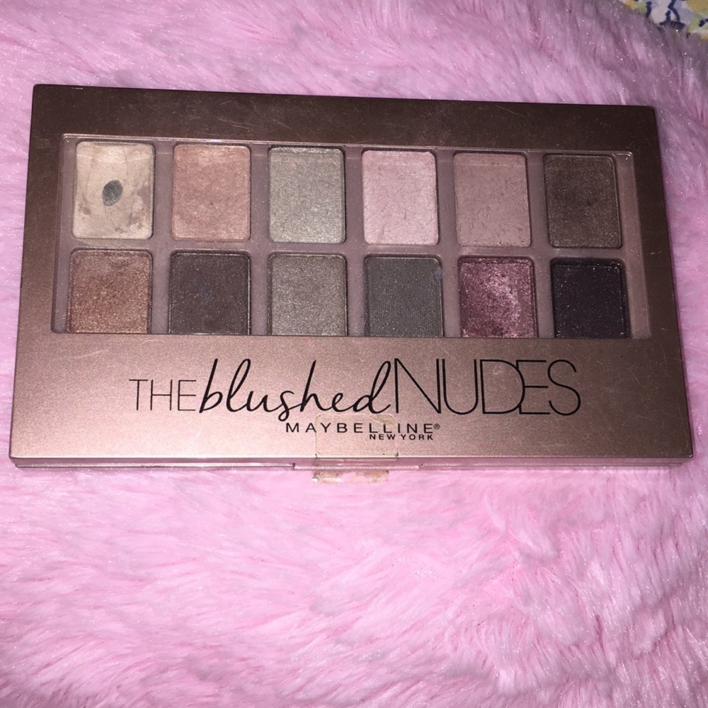 Selling this used maybelline blushed nudes palette